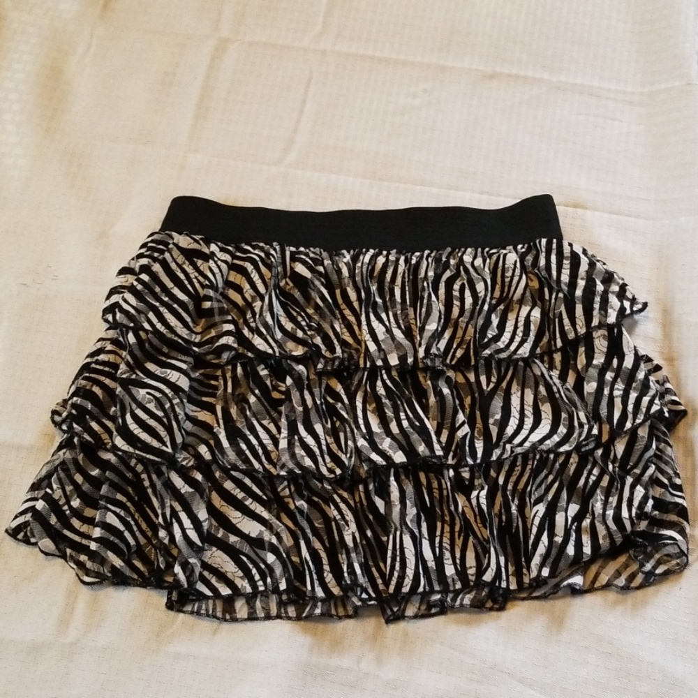 Super cute zebra lace mini skirt large